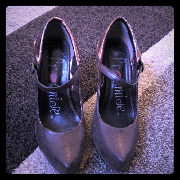 Heels - Picture 1 of 3